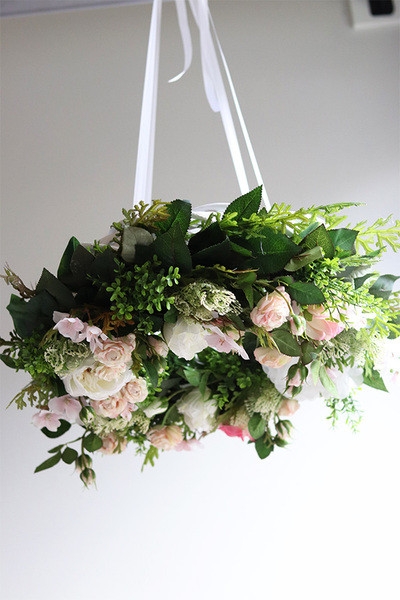 OD RĘKI Róż&Biel, wianek kwiatowy sufitowy, śr.50cm