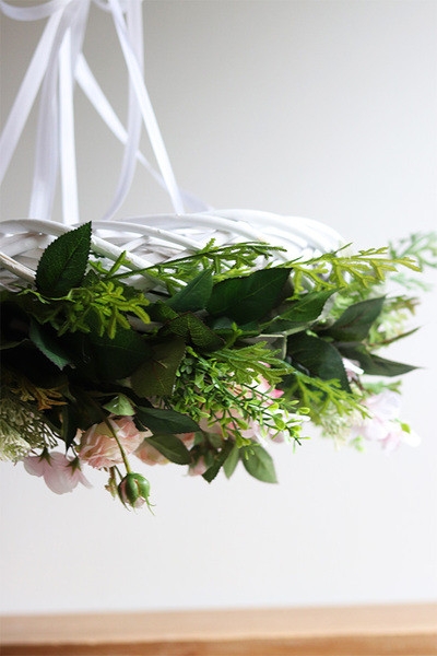 OD RĘKI Róż&Biel, wianek kwiatowy sufitowy, śr.50cm