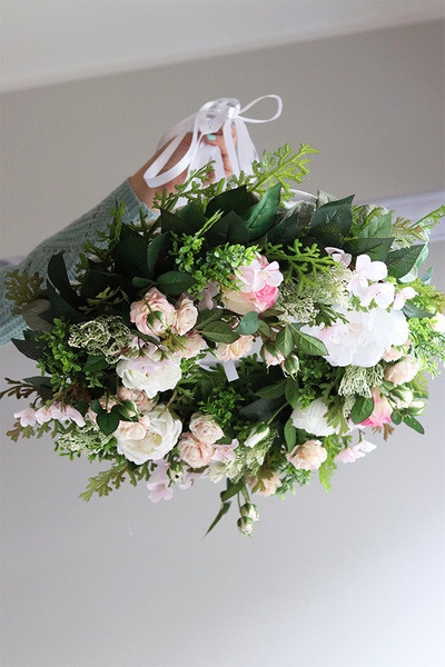 OD RĘKI Róż&Biel, wianek kwiatowy sufitowy, śr.50cm